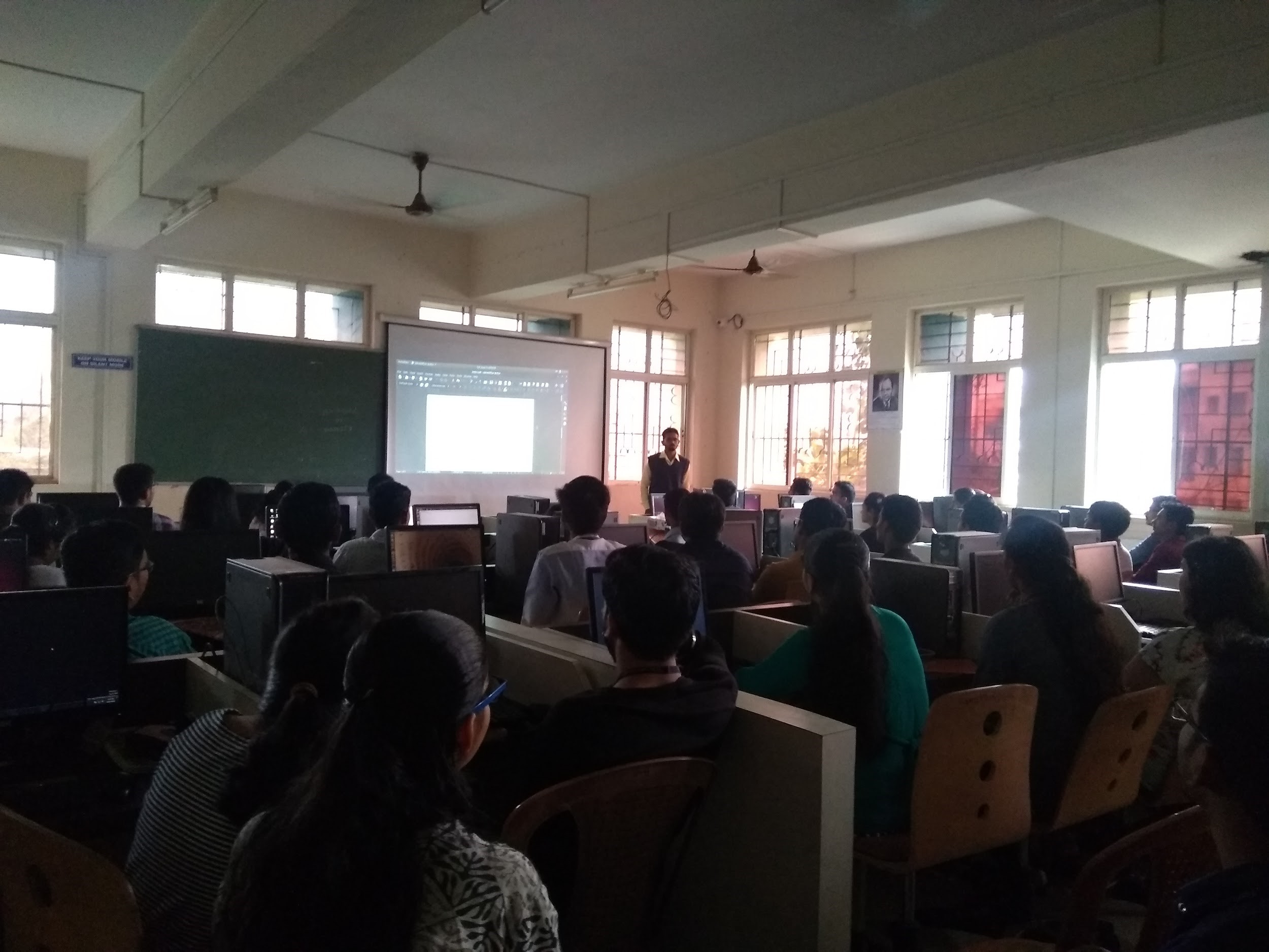 Expert Lecture on “Current trends of using OOP in Industry” Computer Engineer Department of NMIET 2