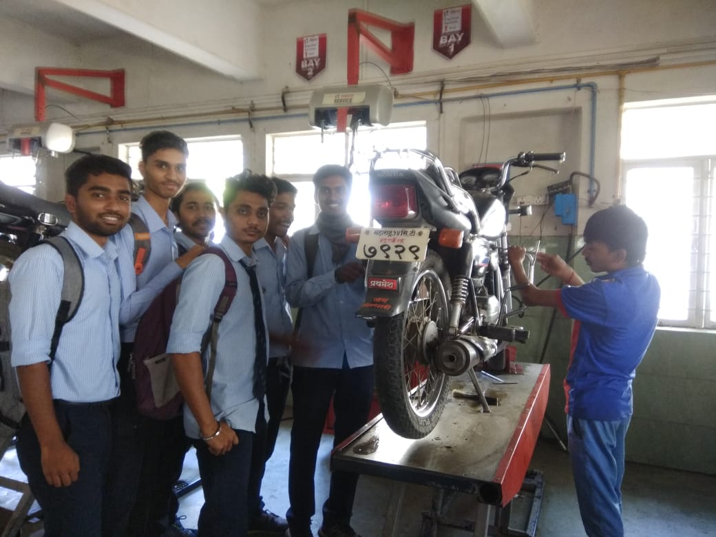 SE Mechanical student Visit to Khandage Automobile, Talegaon Dabhade